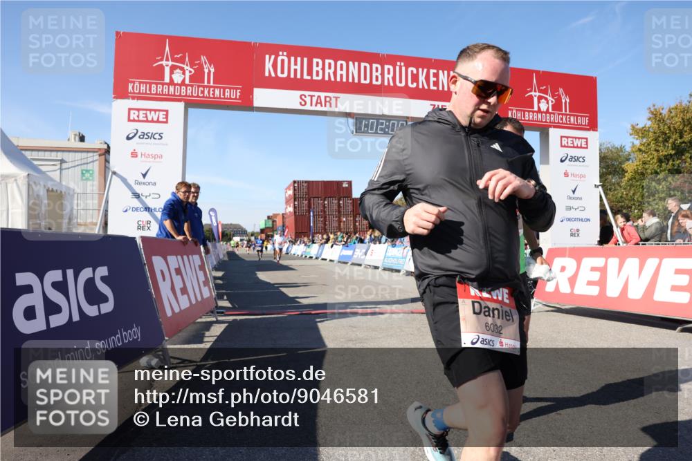 03.10.2025 - Köhlbrandbrückenlauf Lena Gebhardt http://msf.ph/oto/9046581 03.10.2025 13:02:09 Ziel 4109, 4118, 4130, 4281, 4907, 5703, 6032, 6235, 6461 meine-sportfotos.de