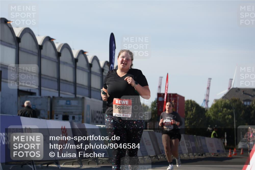 03.10.2025 - Köhlbrandbrückenlauf Luisa Fischer http://msf.ph/oto/9046584 03.10.2025 13:49:48 Ziel 7021, 9041, 9549, 5316, 6123 meine-sportfotos.de