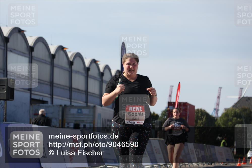 03.10.2025 - Köhlbrandbrückenlauf Luisa Fischer http://msf.ph/oto/9046590 03.10.2025 13:49:48 Ziel 7021, 9041, 9549, 5316, 6123 meine-sportfotos.de