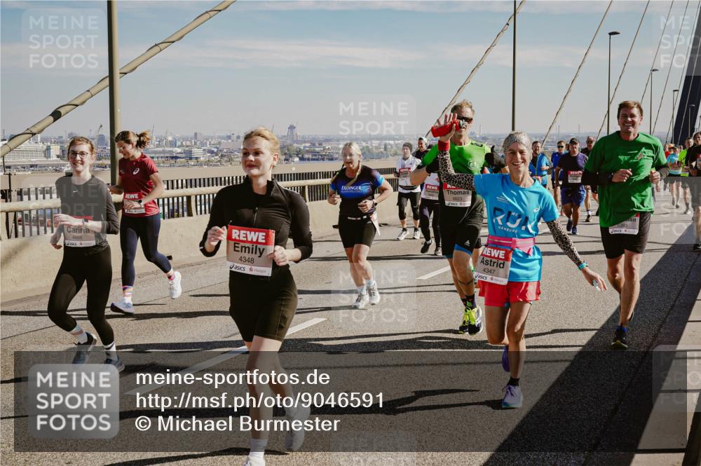 03.10.2025 - Köhlbrandbrückenlauf Michael Burmester http://msf.ph/oto/9046591 03.10.2025 12:29:10 Position 1 4888, 4348, 4347 meine-sportfotos.de