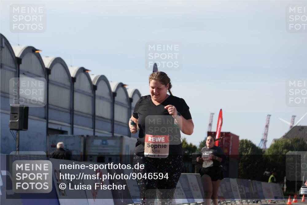 03.10.2025 - Köhlbrandbrückenlauf Luisa Fischer http://msf.ph/oto/9046594 03.10.2025 13:49:49 Ziel 9041, 9549, 5316, 6123 meine-sportfotos.de