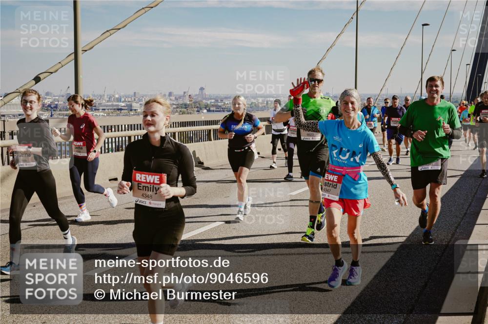 03.10.2025 - Köhlbrandbrückenlauf Michael Burmester http://msf.ph/oto/9046596 03.10.2025 12:29:10 Position 1 4348, 6623, 4347 meine-sportfotos.de
