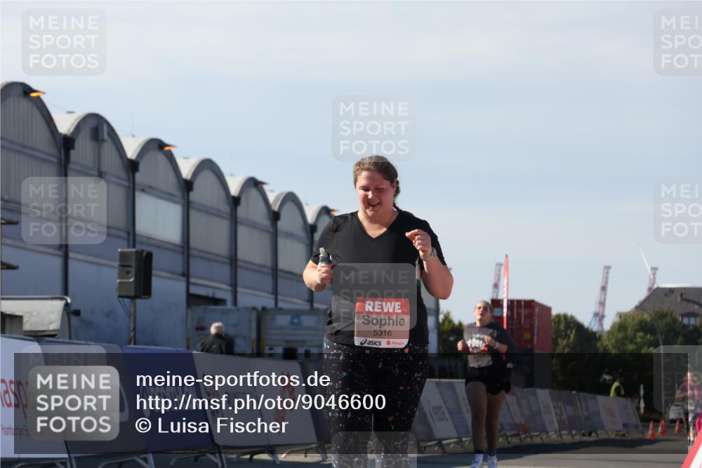 03.10.2025 - Köhlbrandbrückenlauf Luisa Fischer http://msf.ph/oto/9046600 03.10.2025 13:49:49 Ziel 9041, 9549, 5316, 6123 meine-sportfotos.de
