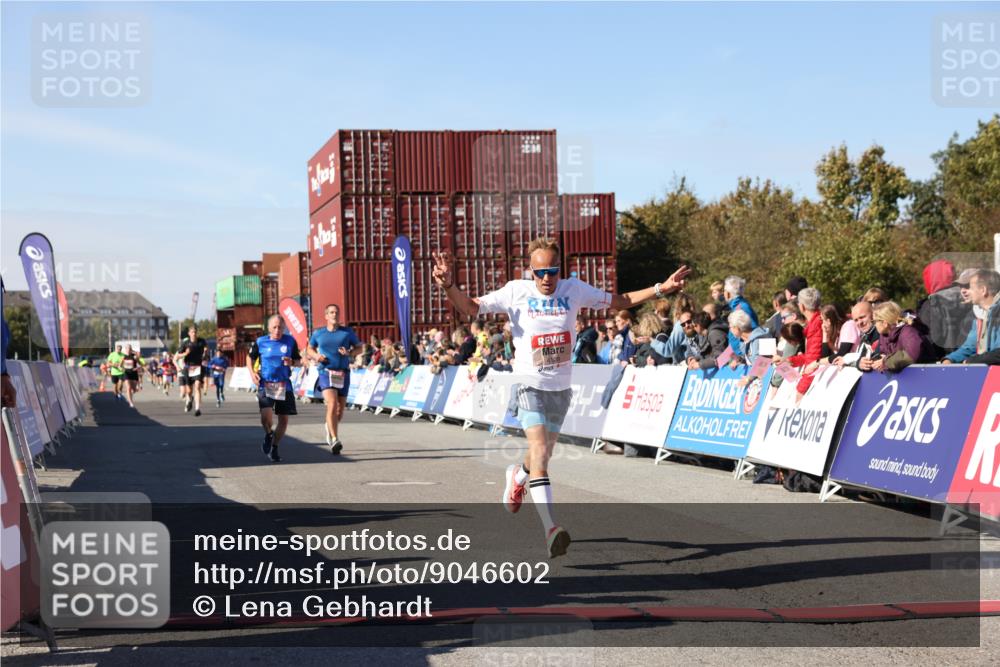 03.10.2025 - Köhlbrandbrückenlauf Lena Gebhardt http://msf.ph/oto/9046602 03.10.2025 13:02:12 Ziel 4109, 4130, 4281, 5617, 5697, 6032, 6461 meine-sportfotos.de