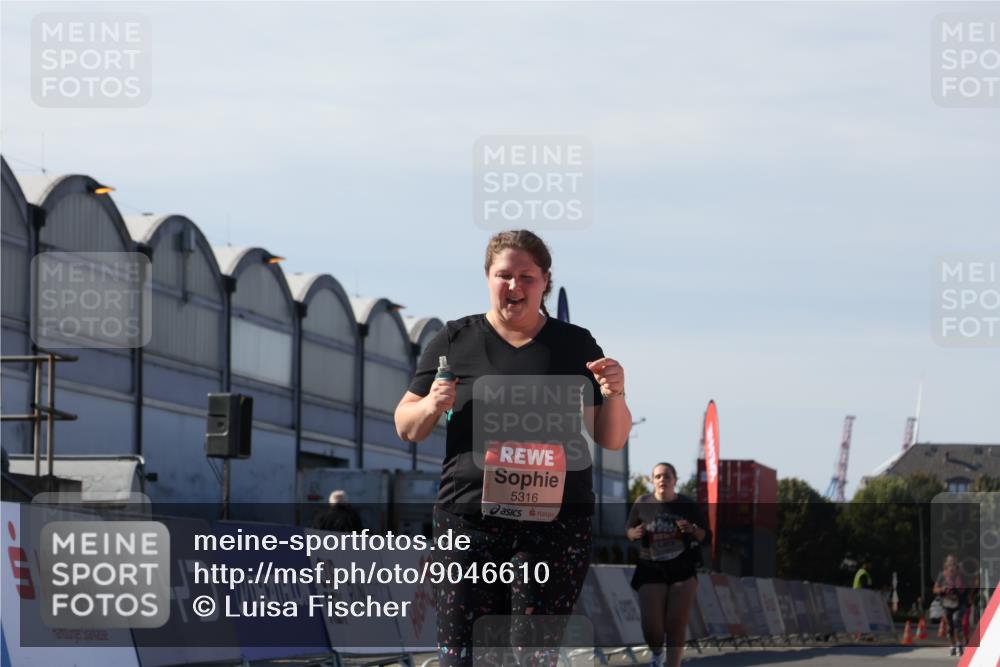 03.10.2025 - Köhlbrandbrückenlauf Luisa Fischer http://msf.ph/oto/9046610 03.10.2025 13:49:50 Ziel 9041, 9549, 5316, 6123 meine-sportfotos.de