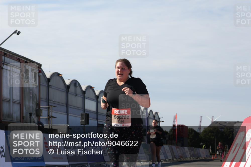 03.10.2025 - Köhlbrandbrückenlauf Luisa Fischer http://msf.ph/oto/9046622 03.10.2025 13:49:51 Ziel 9041, 9549, 5316, 5364, 6123 meine-sportfotos.de