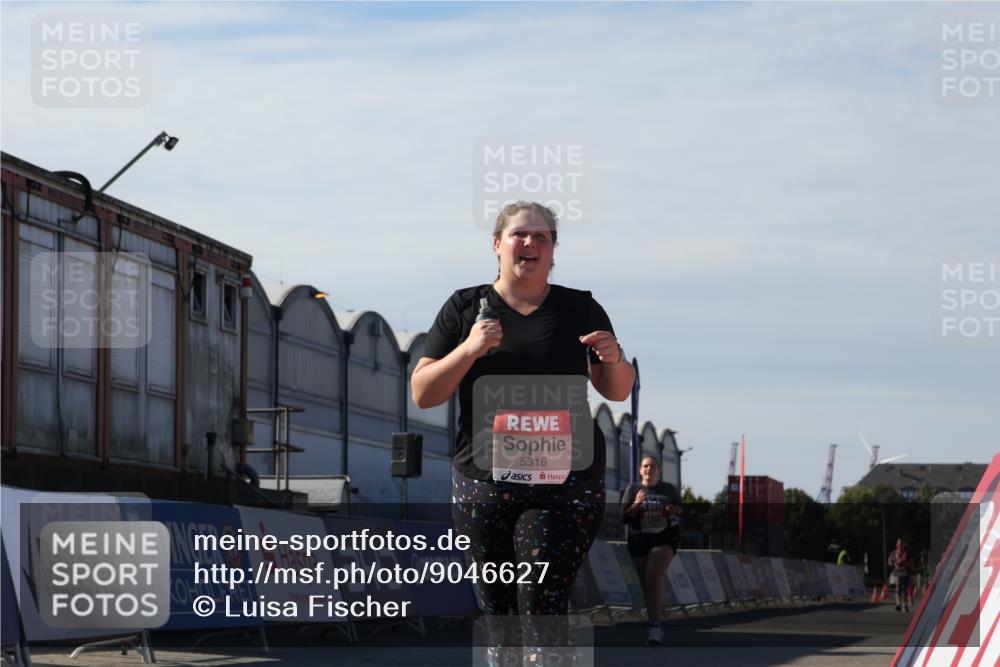 03.10.2025 - Köhlbrandbrückenlauf Luisa Fischer http://msf.ph/oto/9046627 03.10.2025 13:49:51 Ziel 9041, 9549, 5316, 5364, 6123 meine-sportfotos.de