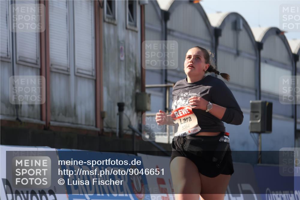 03.10.2025 - Köhlbrandbrückenlauf Luisa Fischer http://msf.ph/oto/9046651 03.10.2025 13:49:55 Ziel 5316, 5364 meine-sportfotos.de