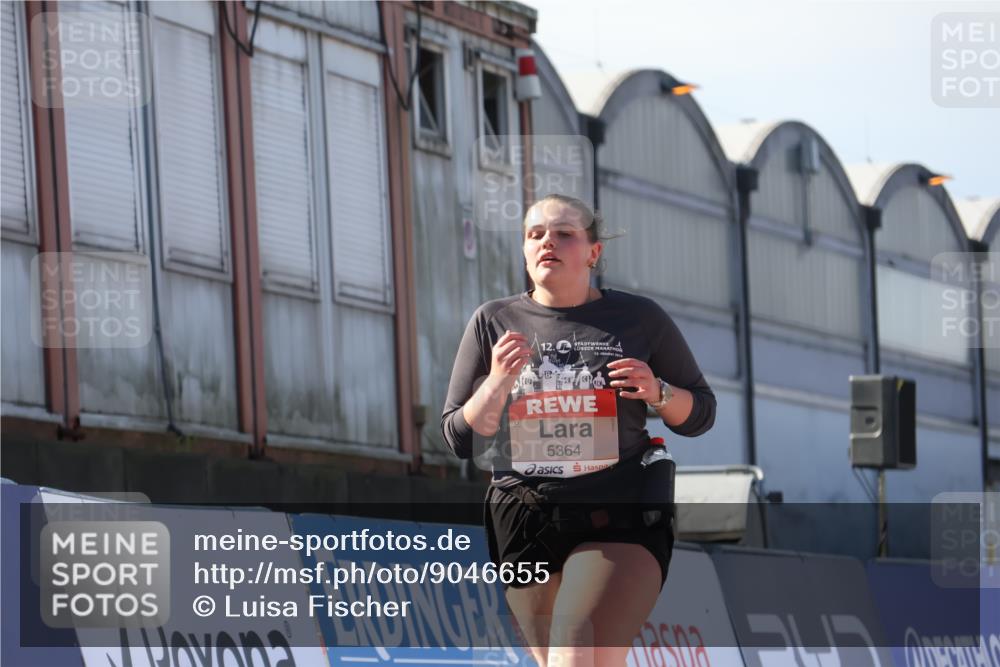 03.10.2025 - Köhlbrandbrückenlauf Luisa Fischer http://msf.ph/oto/9046655 03.10.2025 13:49:55 Ziel 5316, 5364 meine-sportfotos.de