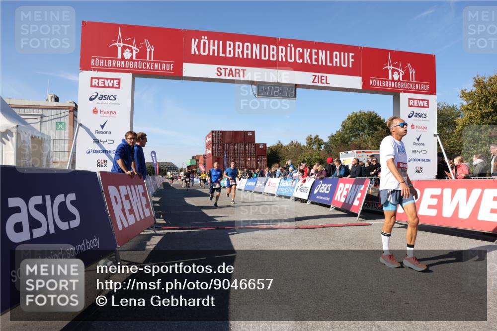 03.10.2025 - Köhlbrandbrückenlauf Lena Gebhardt http://msf.ph/oto/9046657 03.10.2025 13:02:14 Ziel 4109, 4130, 4281, 4492, 4946, 5617, 5697, 5845, 6032, 6461 meine-sportfotos.de