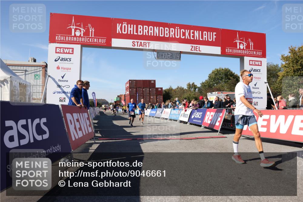 03.10.2025 - Köhlbrandbrückenlauf Lena Gebhardt http://msf.ph/oto/9046661 03.10.2025 13:02:14 Ziel 4109, 4130, 4281, 4492, 4946, 5617, 5697, 5845, 6032, 6461 meine-sportfotos.de