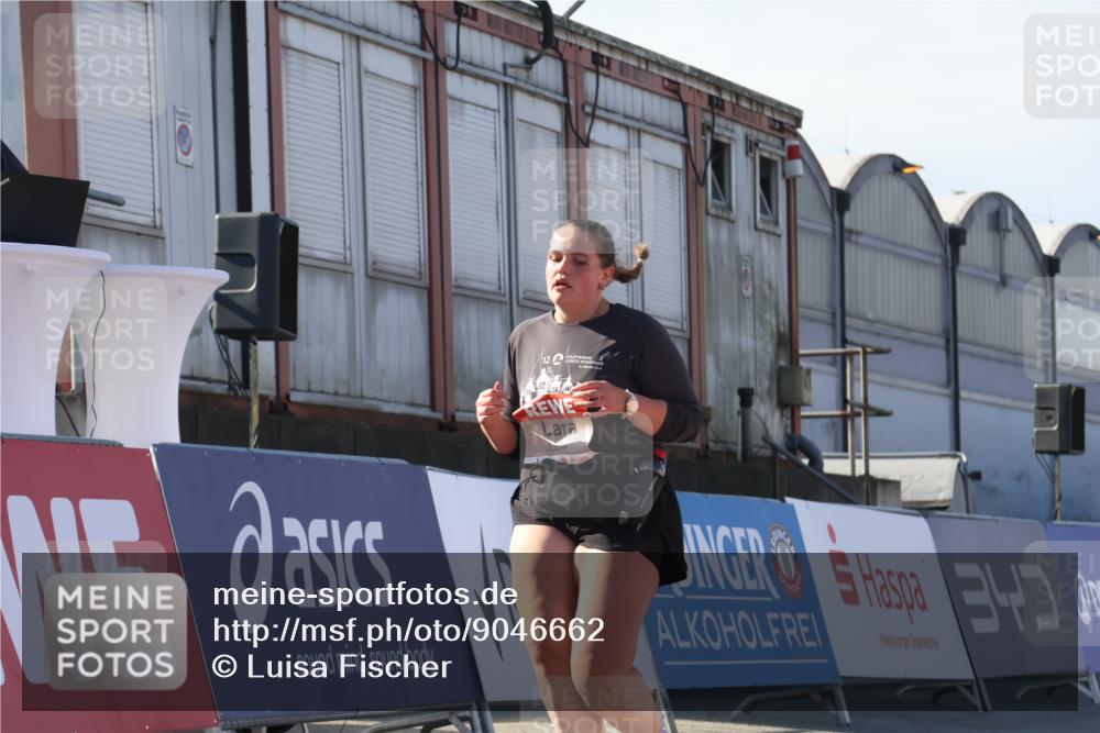 03.10.2025 - Köhlbrandbrückenlauf Luisa Fischer http://msf.ph/oto/9046662 03.10.2025 13:49:56 Ziel 5316, 5364 meine-sportfotos.de