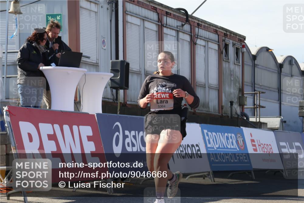 03.10.2025 - Köhlbrandbrückenlauf Luisa Fischer http://msf.ph/oto/9046666 03.10.2025 13:49:56 Ziel 5316, 5364 meine-sportfotos.de