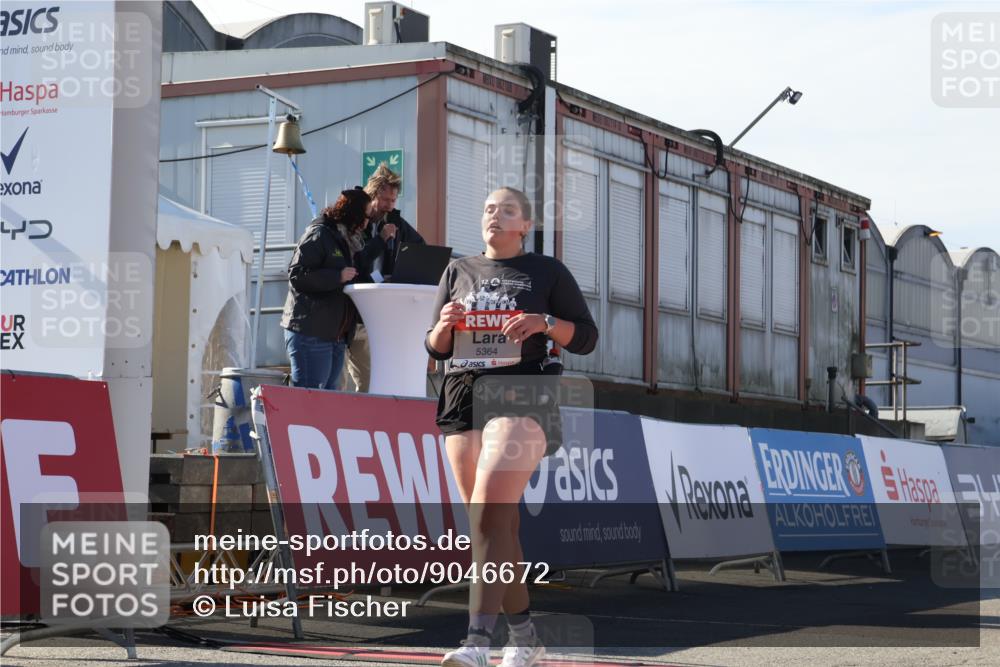 03.10.2025 - Köhlbrandbrückenlauf Luisa Fischer http://msf.ph/oto/9046672 03.10.2025 13:49:57 Ziel 5316, 5364 meine-sportfotos.de