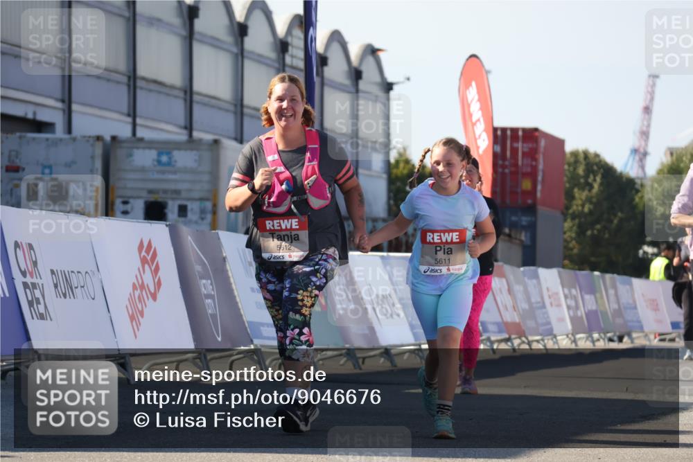 03.10.2025 - Köhlbrandbrückenlauf Luisa Fischer http://msf.ph/oto/9046676 03.10.2025 13:50:10 Ziel 7033, 7066, 9742, 5611, 5612 meine-sportfotos.de