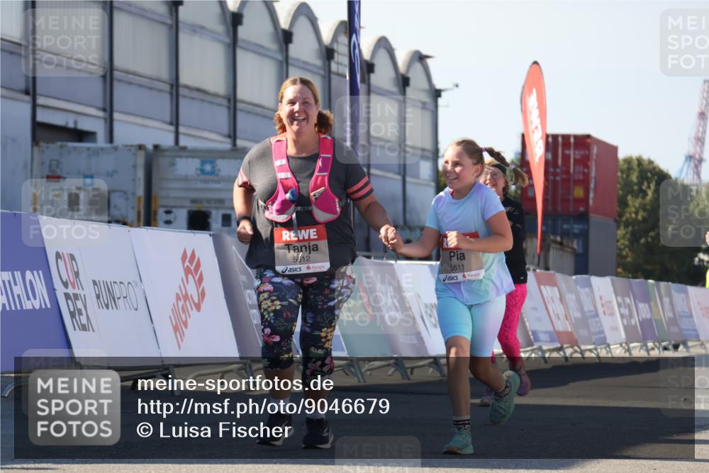 03.10.2025 - Köhlbrandbrückenlauf Luisa Fischer http://msf.ph/oto/9046679 03.10.2025 13:50:10 Ziel 7033, 7066, 9742, 5611, 5612 meine-sportfotos.de