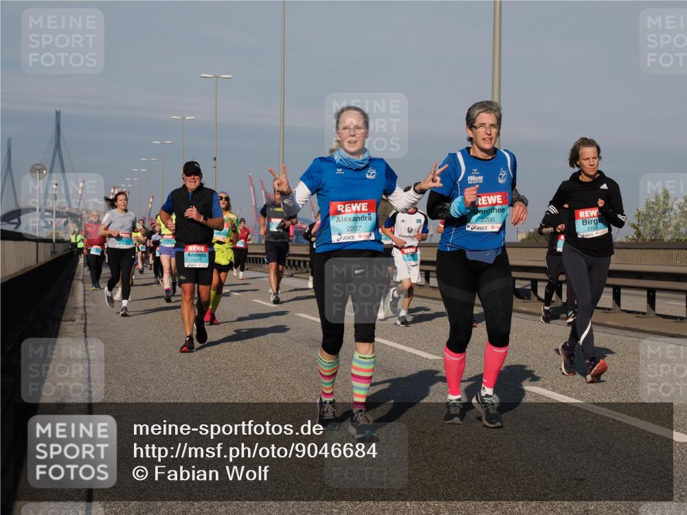 03.10.2025 - Köhlbrandbrückenlauf Fabian Wolf http://msf.ph/oto/9046684 03.10.2025 09:58:44 Position 3 2207, 2206, 2758, 1471 meine-sportfotos.de
