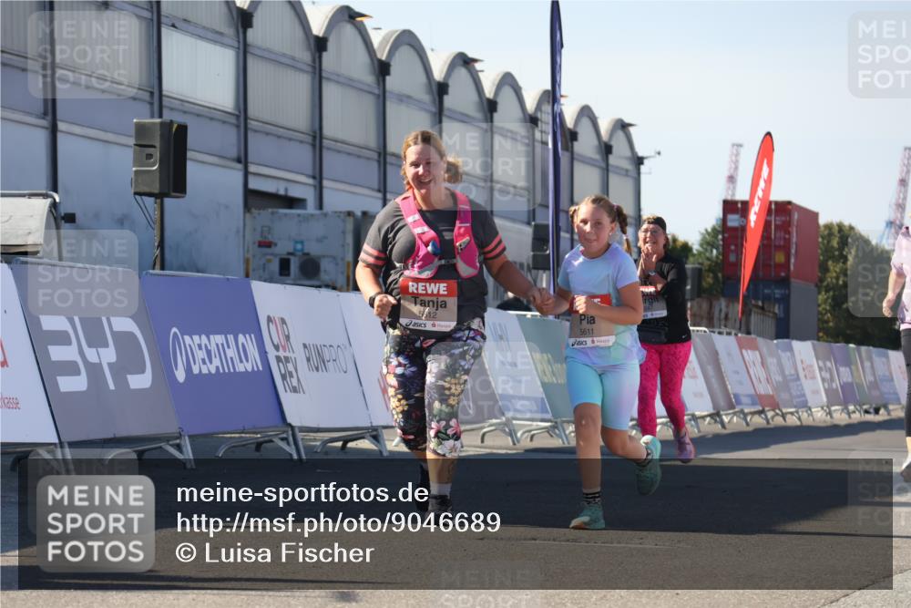 03.10.2025 - Köhlbrandbrückenlauf Luisa Fischer http://msf.ph/oto/9046689 03.10.2025 13:50:11 Ziel 7033, 7066, 9742, 5611, 5612 meine-sportfotos.de