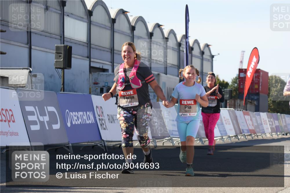 03.10.2025 - Köhlbrandbrückenlauf Luisa Fischer http://msf.ph/oto/9046693 03.10.2025 13:50:11 Ziel 7033, 7066, 9742, 5611, 5612 meine-sportfotos.de