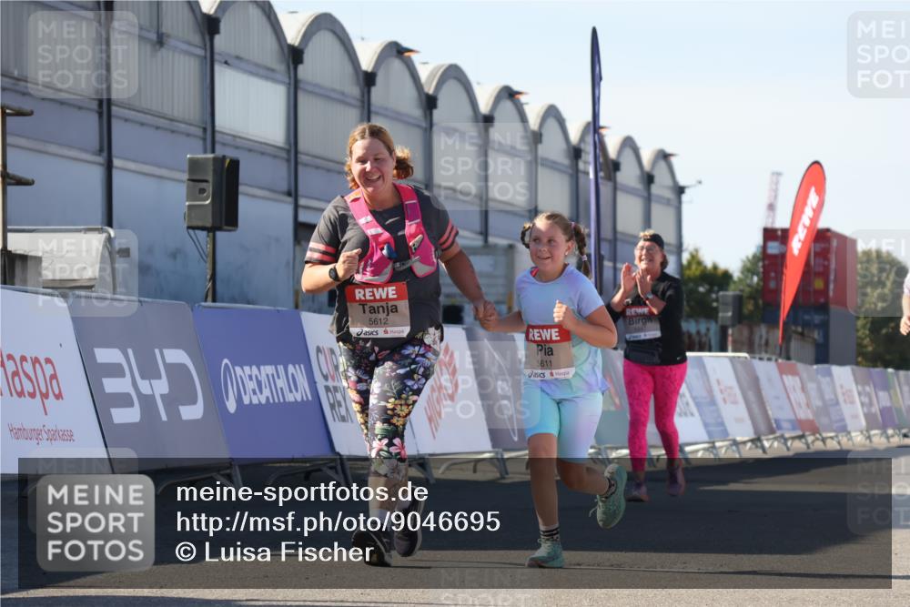 03.10.2025 - Köhlbrandbrückenlauf Luisa Fischer http://msf.ph/oto/9046695 03.10.2025 13:50:11 Ziel 7033, 7066, 9742, 5611, 5612 meine-sportfotos.de
