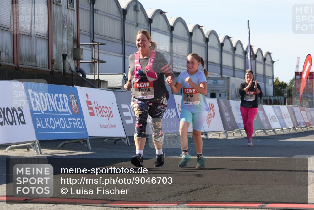 03.10.2025 - Köhlbrandbrückenlauf Luisa Fischer http://msf.ph/oto/9046703 03.10.2025 13:50:13 Ziel 7033, 9713, 5611, 5612 meine-sportfotos.de