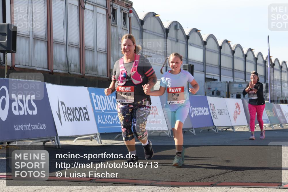 03.10.2025 - Köhlbrandbrückenlauf Luisa Fischer http://msf.ph/oto/9046713 03.10.2025 13:50:14 Ziel 7033, 9713, 5225, 5611, 5612 meine-sportfotos.de
