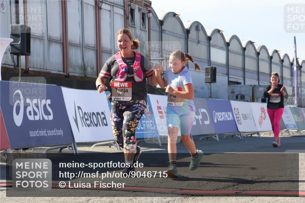 03.10.2025 - Köhlbrandbrückenlauf Luisa Fischer http://msf.ph/oto/9046715 03.10.2025 13:50:14 Ziel 7033, 9713, 5225, 5611, 5612 meine-sportfotos.de