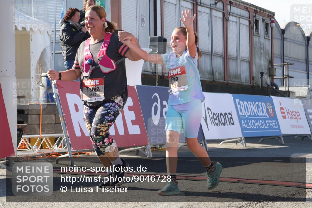 03.10.2025 - Köhlbrandbrückenlauf Luisa Fischer http://msf.ph/oto/9046728 03.10.2025 13:50:15 Ziel 7033, 9713, 5225, 5547, 5611, 5612 meine-sportfotos.de