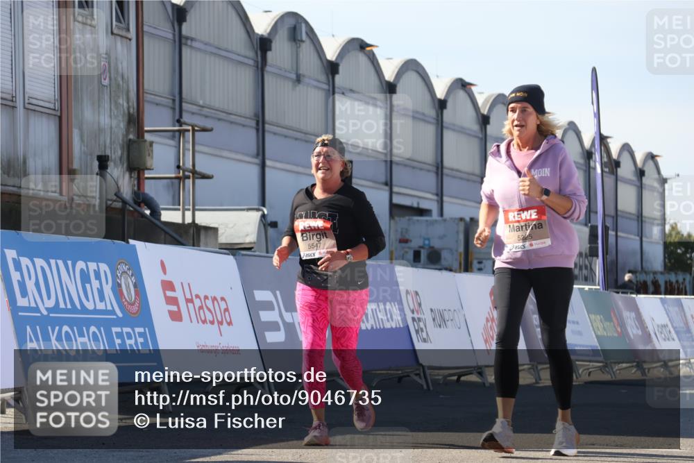 03.10.2025 - Köhlbrandbrückenlauf Luisa Fischer http://msf.ph/oto/9046735 03.10.2025 13:50:16 Ziel 7045, 9713, 5225, 5547, 5611, 5612 meine-sportfotos.de