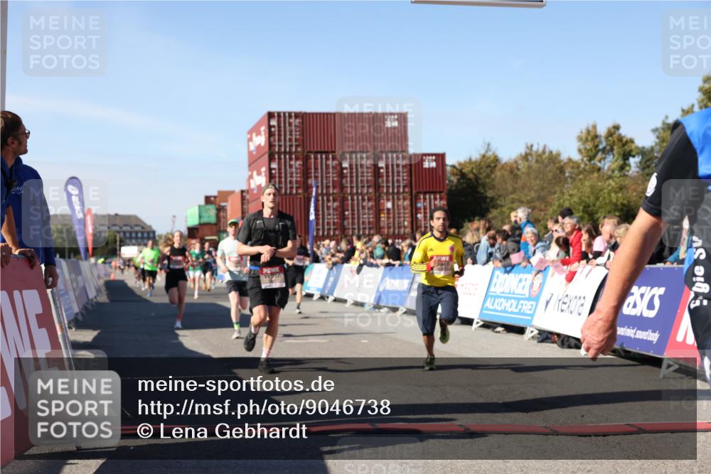 03.10.2025 - Köhlbrandbrückenlauf Lena Gebhardt http://msf.ph/oto/9046738 03.10.2025 13:02:18 Ziel 4109, 4130, 4281, 4337, 4492, 4946, 5617, 5697, 5747, 5845, 6465, 6492 meine-sportfotos.de