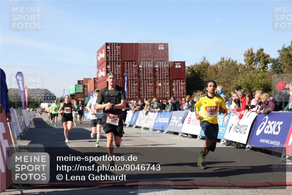 03.10.2025 - Köhlbrandbrückenlauf Lena Gebhardt http://msf.ph/oto/9046743 03.10.2025 13:02:18 Ziel 4109, 4130, 4281, 4337, 4492, 4946, 5617, 5697, 5747, 5845, 6465, 6492 meine-sportfotos.de