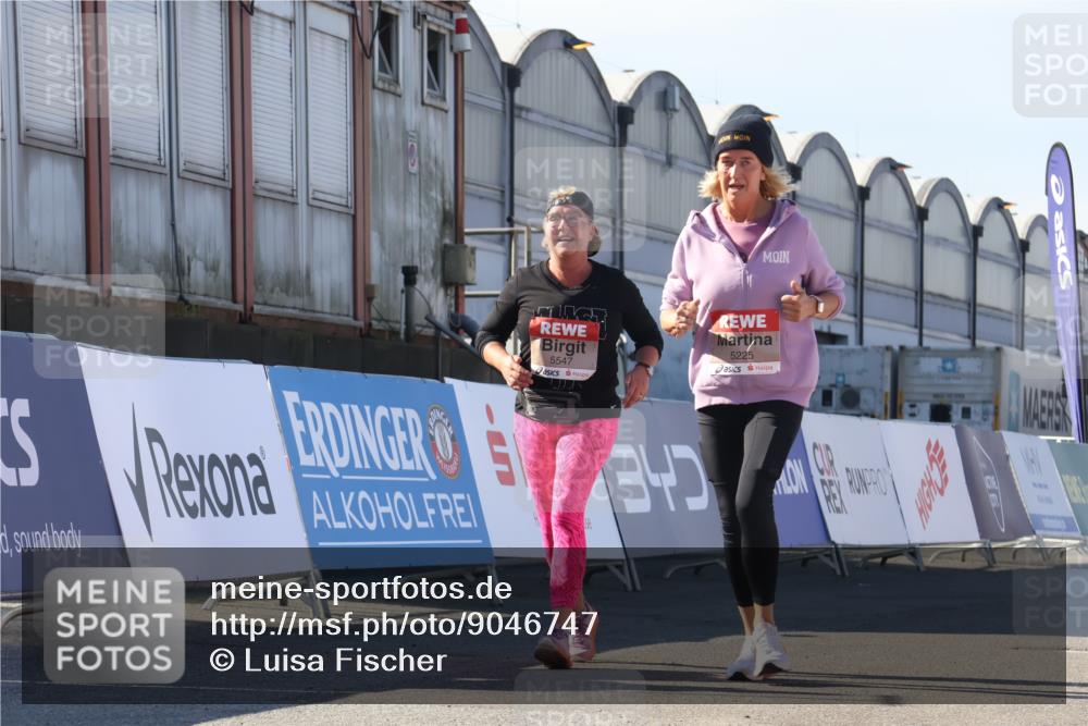 03.10.2025 - Köhlbrandbrückenlauf Luisa Fischer http://msf.ph/oto/9046747 03.10.2025 13:50:17 Ziel 7045, 9713, 5225, 5547, 5611, 5612 meine-sportfotos.de