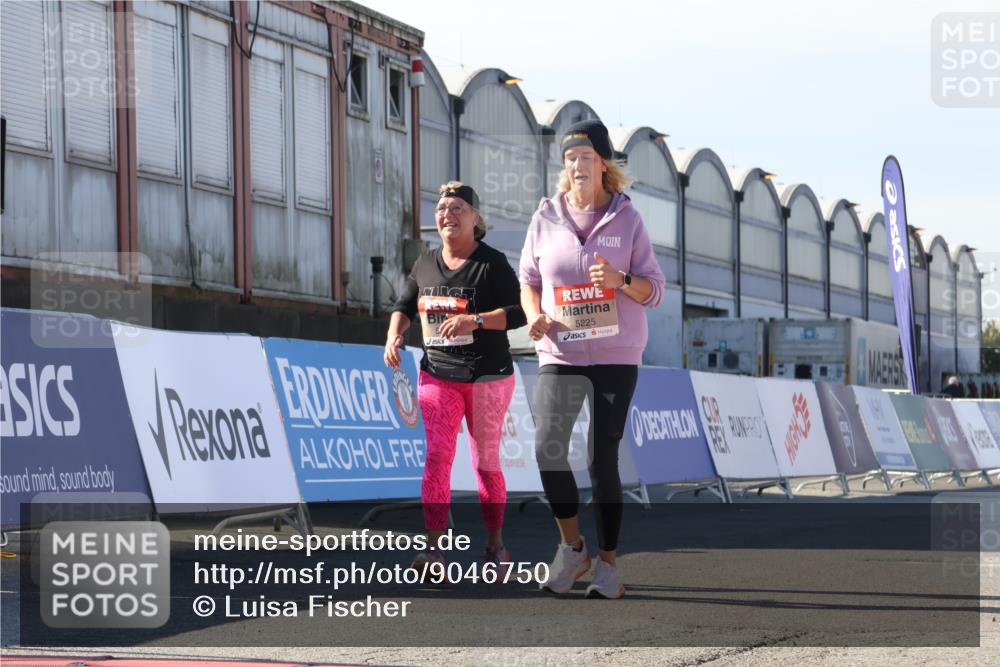 03.10.2025 - Köhlbrandbrückenlauf Luisa Fischer http://msf.ph/oto/9046750 03.10.2025 13:50:18 Ziel 7045, 9713, 5225, 5547, 5611, 5612 meine-sportfotos.de