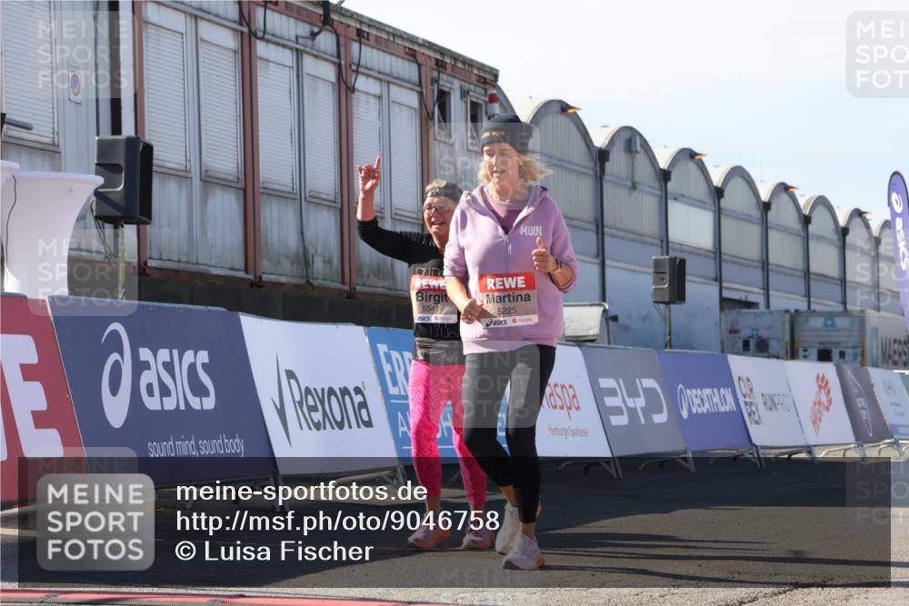 03.10.2025 - Köhlbrandbrückenlauf Luisa Fischer http://msf.ph/oto/9046758 03.10.2025 13:50:18 Ziel 7045, 9713, 5225, 5547, 5611, 5612 meine-sportfotos.de