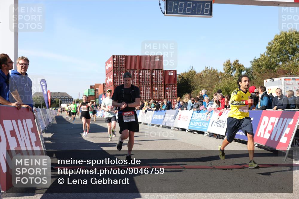 03.10.2025 - Köhlbrandbrückenlauf Lena Gebhardt http://msf.ph/oto/9046759 03.10.2025 13:02:19 Ziel 4109, 4130, 4277, 4281, 4337, 4492, 4946, 5617, 5697, 5747, 5845, 6465, 6492 meine-sportfotos.de
