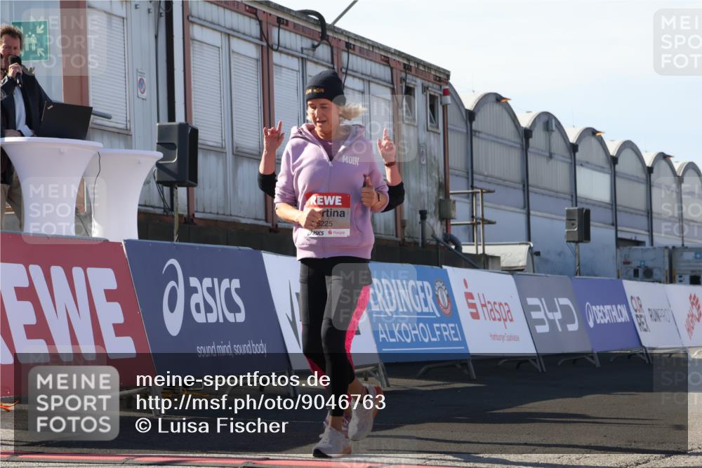 03.10.2025 - Köhlbrandbrückenlauf Luisa Fischer http://msf.ph/oto/9046763 03.10.2025 13:50:19 Ziel 7045, 9713, 5225, 5547, 5611, 5612 meine-sportfotos.de
