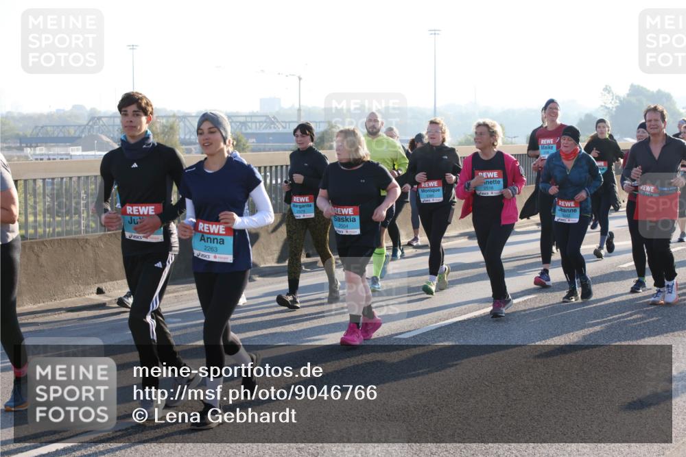 03.10.2025 - Köhlbrandbrückenlauf Lena Gebhardt http://msf.ph/oto/9046766 03.10.2025 09:28:33 Position 1 2263, 2379, 2504, 2516 meine-sportfotos.de