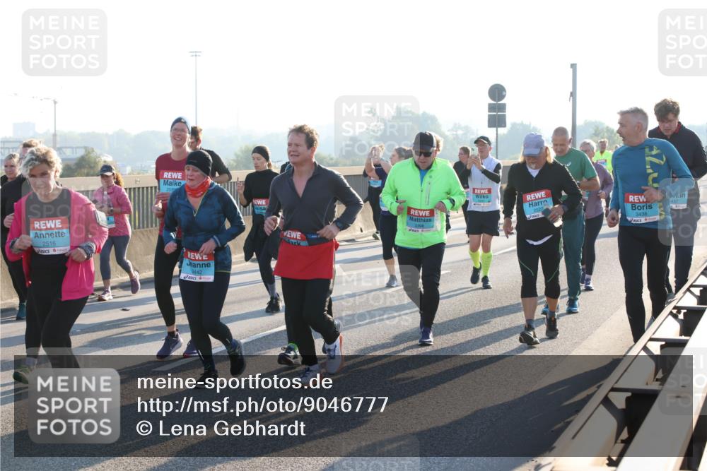 03.10.2025 - Köhlbrandbrückenlauf Lena Gebhardt http://msf.ph/oto/9046777 03.10.2025 09:28:34 Position 1 2516, 2442, 3396, 3438, 437 meine-sportfotos.de