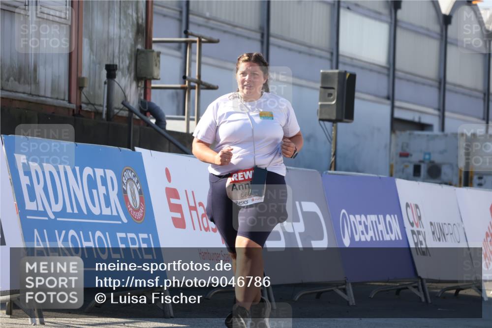 03.10.2025 - Köhlbrandbrückenlauf Luisa Fischer http://msf.ph/oto/9046786 03.10.2025 13:50:38 Ziel 7020, 7036, 5294, 5323, 5608 meine-sportfotos.de