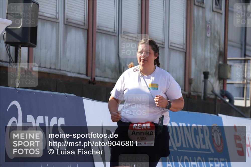 03.10.2025 - Köhlbrandbrückenlauf Luisa Fischer http://msf.ph/oto/9046801 03.10.2025 13:50:40 Ziel 7020, 7036, 5323, 5608 meine-sportfotos.de