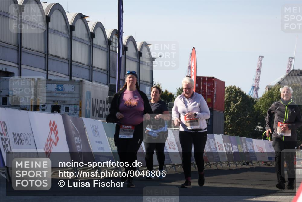03.10.2025 - Köhlbrandbrückenlauf Luisa Fischer http://msf.ph/oto/9046806 03.10.2025 13:50:41 Ziel 7020, 7036, 5323, 5608 meine-sportfotos.de