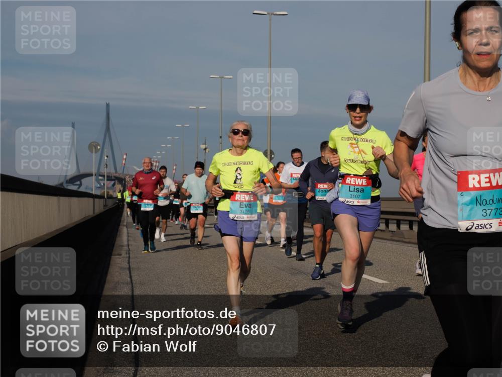 03.10.2025 - Köhlbrandbrückenlauf Fabian Wolf http://msf.ph/oto/9046807 03.10.2025 09:58:50 Position 3 3106, 3107, 3773, 1 meine-sportfotos.de