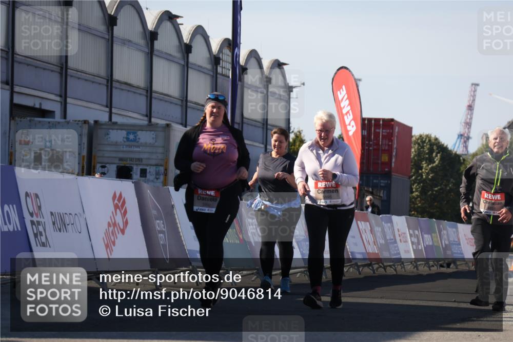03.10.2025 - Köhlbrandbrückenlauf Luisa Fischer http://msf.ph/oto/9046814 03.10.2025 13:50:42 Ziel 7020, 7065, 5323, 5608 meine-sportfotos.de