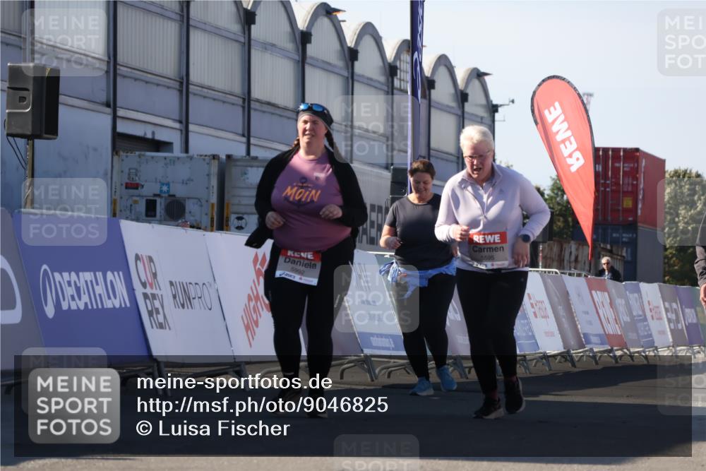 03.10.2025 - Köhlbrandbrückenlauf Luisa Fischer http://msf.ph/oto/9046825 03.10.2025 13:50:43 Ziel 7020, 7065, 5323, 5608 meine-sportfotos.de