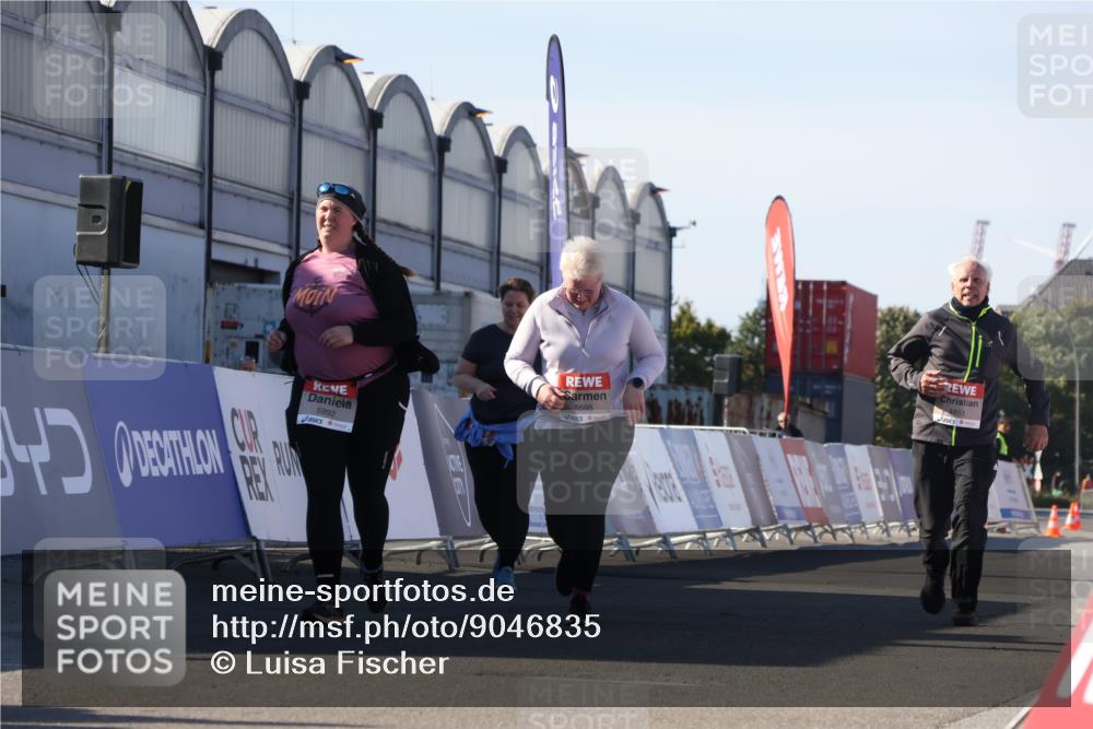03.10.2025 - Köhlbrandbrückenlauf Luisa Fischer http://msf.ph/oto/9046835 03.10.2025 13:50:44 Ziel 7020, 7065, 5323, 5595, 5608, 5992 meine-sportfotos.de