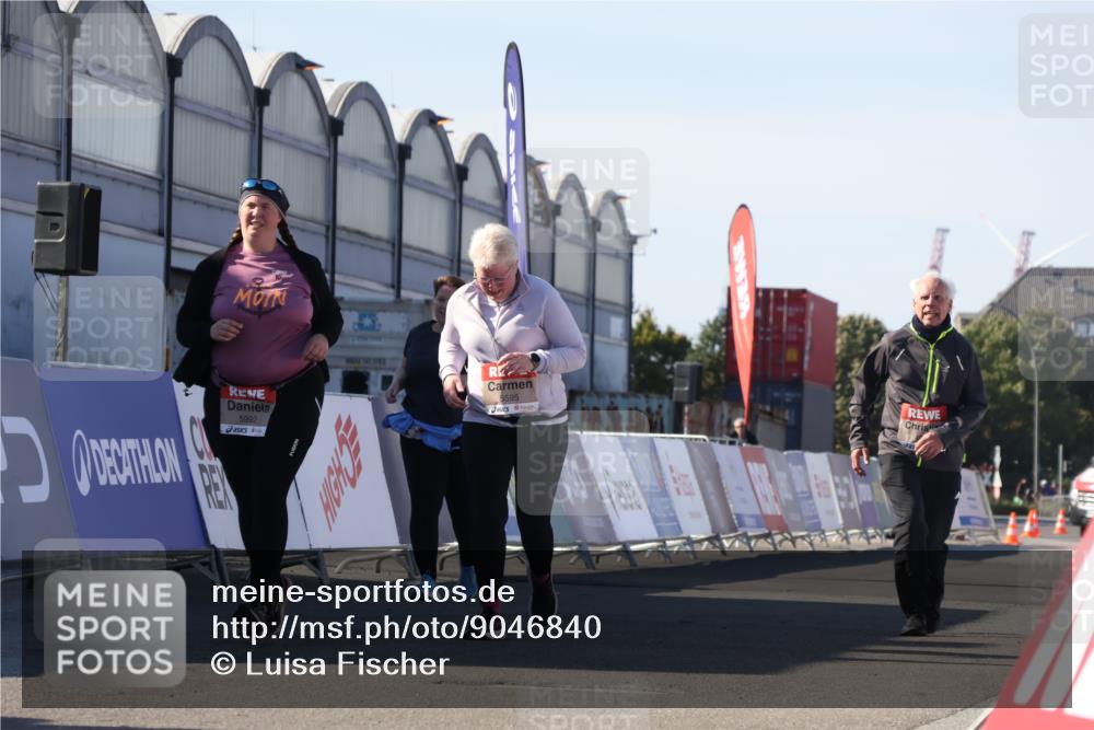 03.10.2025 - Köhlbrandbrückenlauf Luisa Fischer http://msf.ph/oto/9046840 03.10.2025 13:50:44 Ziel 7020, 7065, 5323, 5595, 5608, 5992 meine-sportfotos.de