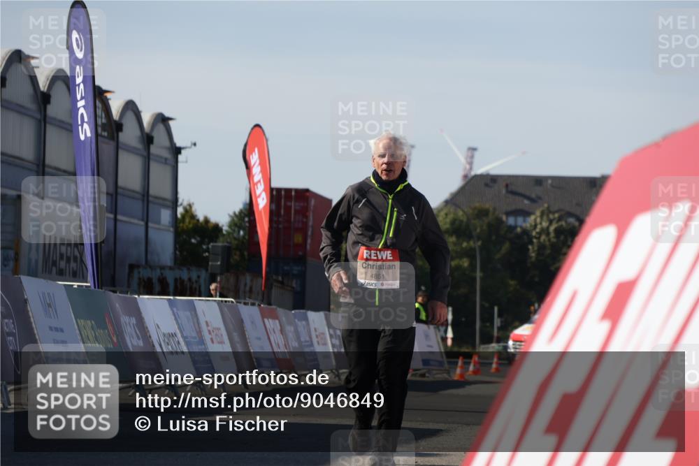 03.10.2025 - Köhlbrandbrückenlauf Luisa Fischer http://msf.ph/oto/9046849 03.10.2025 13:50:46 Ziel 7020, 7065, 5323, 5595, 5608, 5992 meine-sportfotos.de