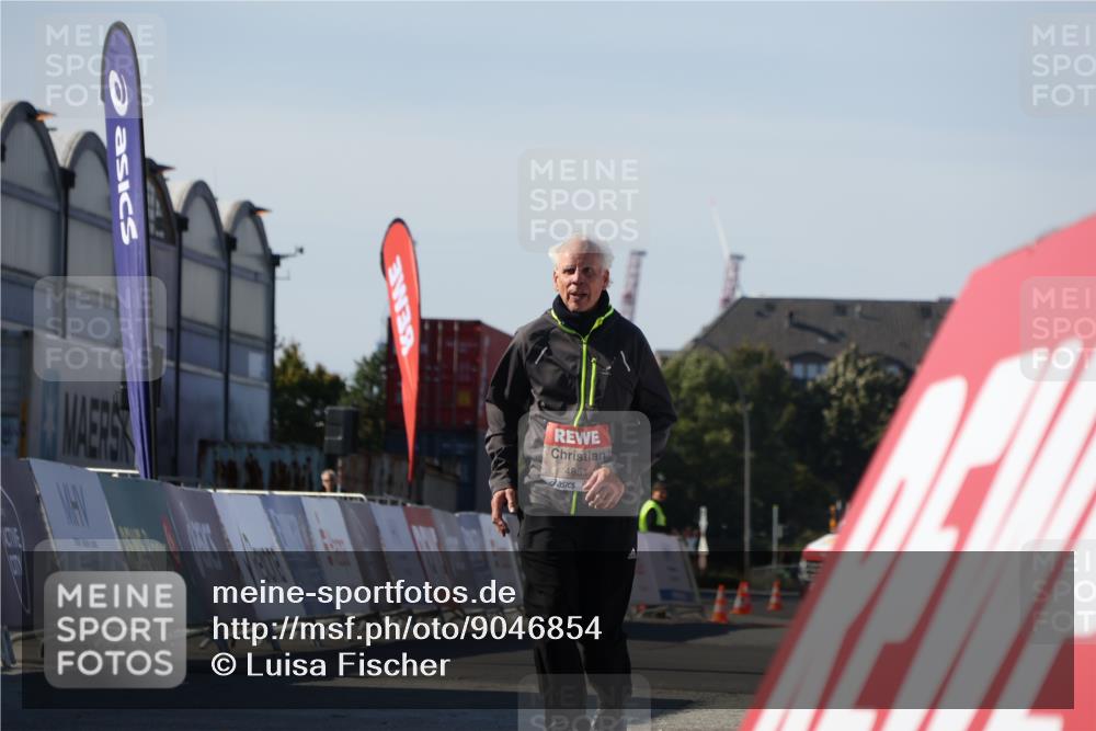 03.10.2025 - Köhlbrandbrückenlauf Luisa Fischer http://msf.ph/oto/9046854 03.10.2025 13:50:46 Ziel 7020, 7065, 5323, 5595, 5608, 5992 meine-sportfotos.de