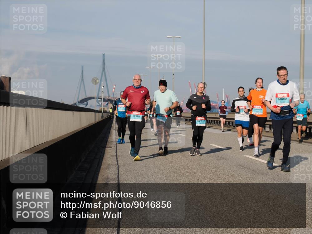 03.10.2025 - Köhlbrandbrückenlauf Fabian Wolf http://msf.ph/oto/9046856 03.10.2025 09:58:52 Position 3 2825, 3169, 1691 meine-sportfotos.de