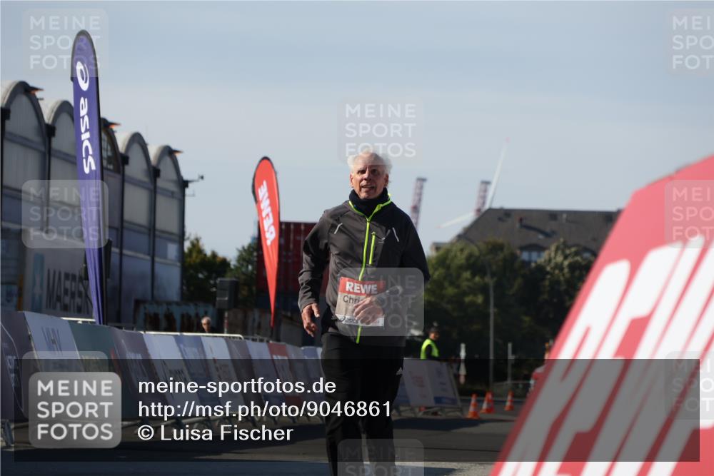 03.10.2025 - Köhlbrandbrückenlauf Luisa Fischer http://msf.ph/oto/9046861 03.10.2025 13:50:47 Ziel 7020, 7065, 5323, 5472, 5595, 5608, 5992 meine-sportfotos.de